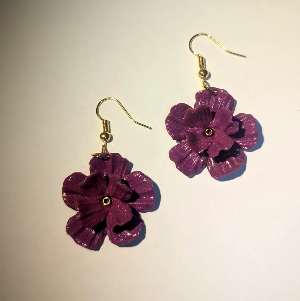 Boucles Printanières Violettes Brillantes