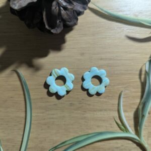 anneaux fleurs bleues